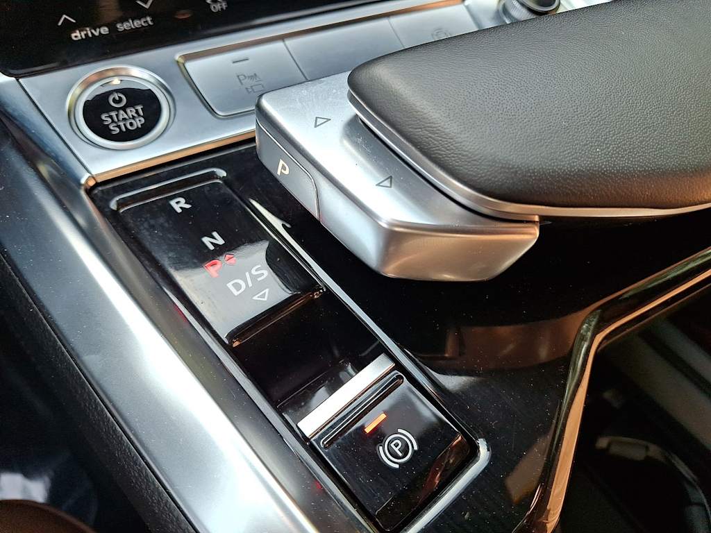 Thumbnail: 2024 Audi Q8 e-tron - 15