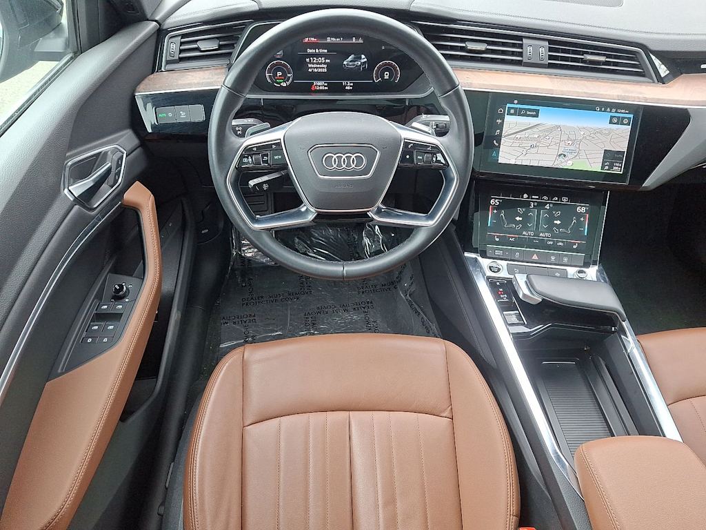 2022 Audi e-tron Premium 9