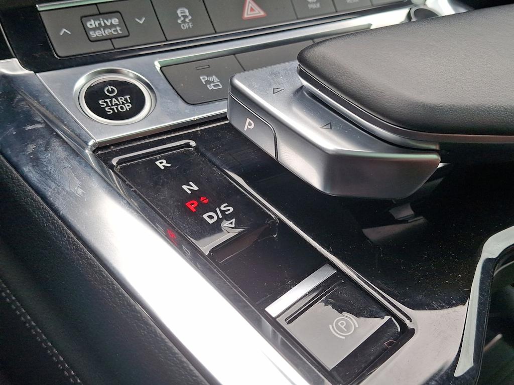 2022 Audi e-tron Premium 13