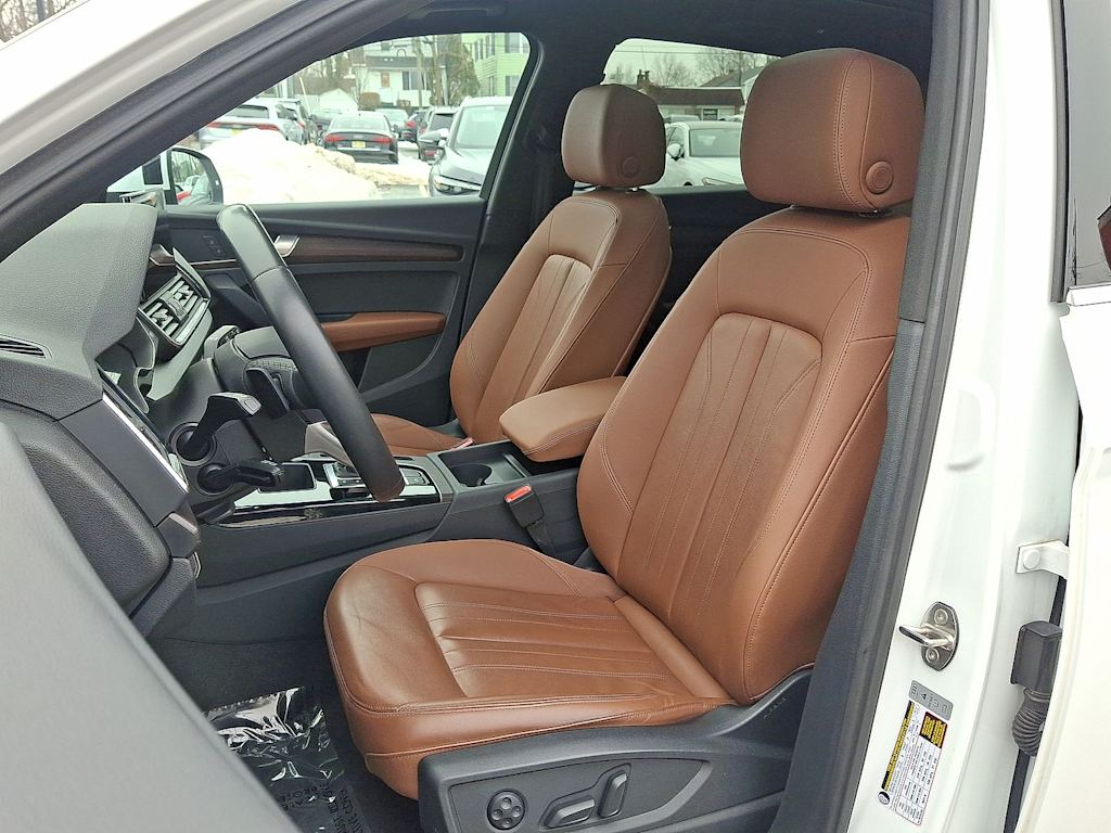 Thumbnail: 2023 Audi Q5 - 10