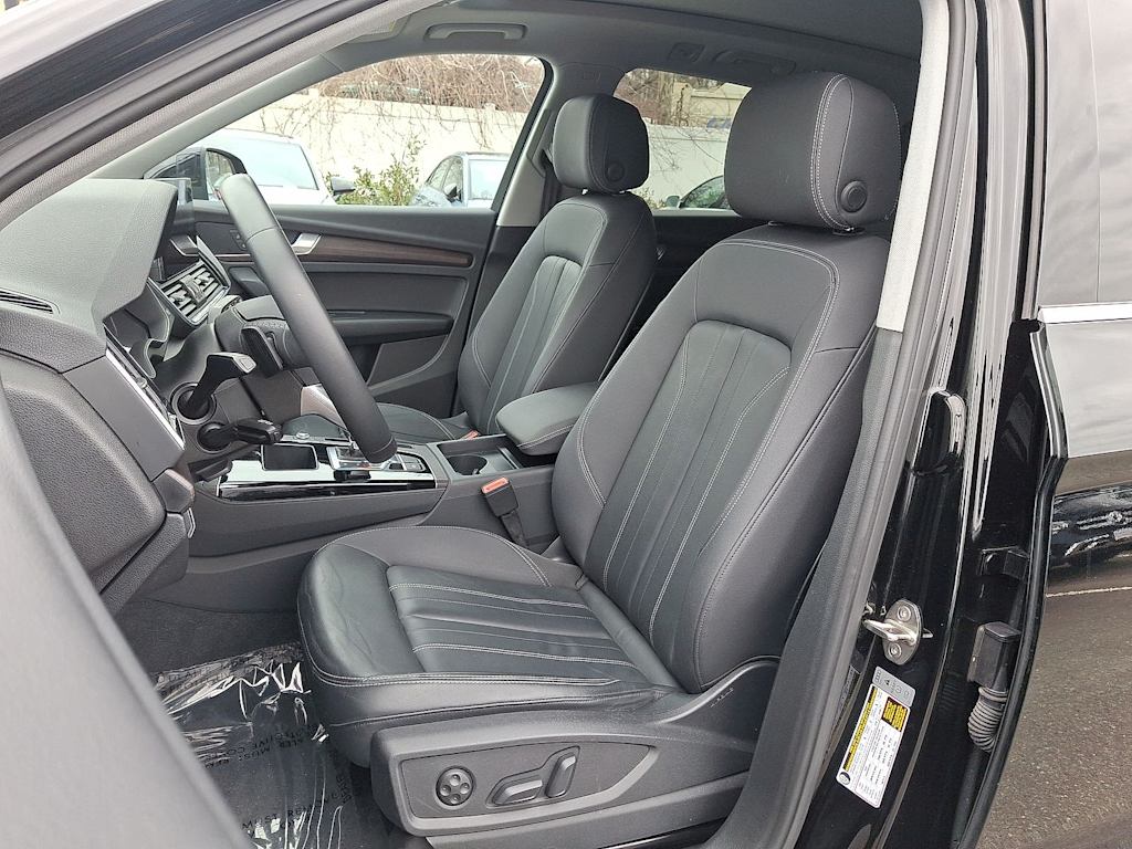 Thumbnail: 2023 Audi Q5 - 10