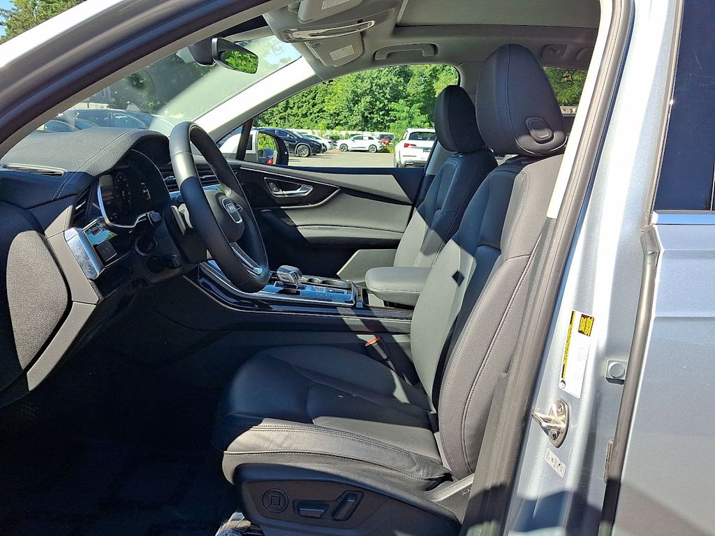 Thumbnail: 2023 Audi Q7 - 10
