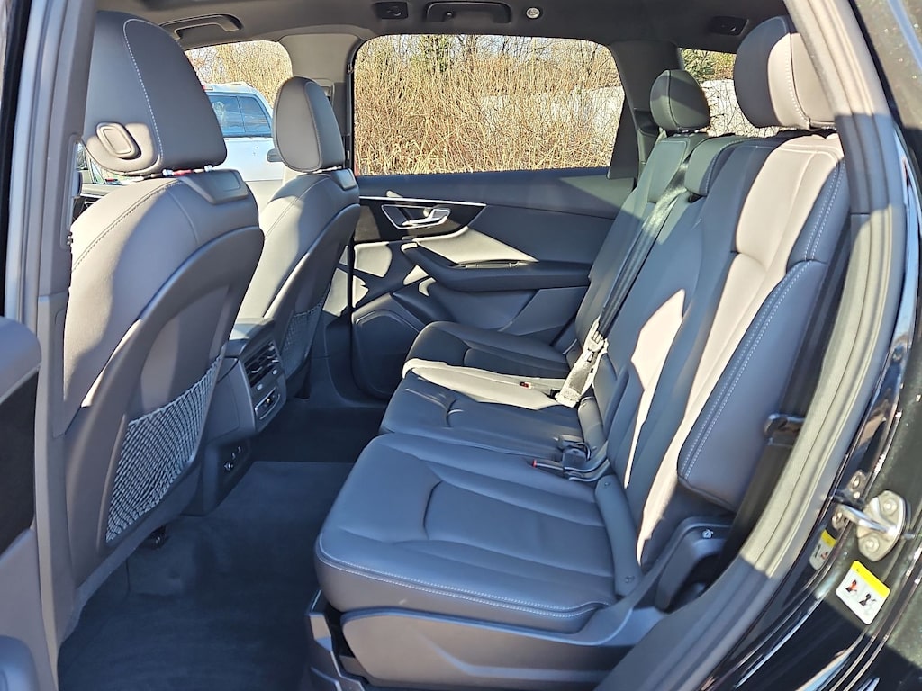 Thumbnail: 2025 Audi Q7 - 11