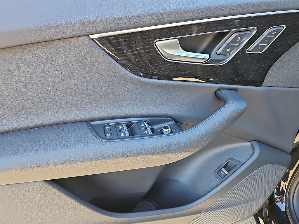 Thumbnail: 2025 Audi Q7 - 19