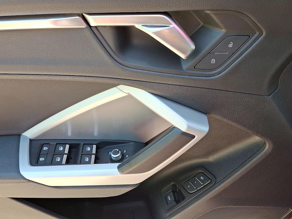 Thumbnail: 2022 Audi Q3 - 19