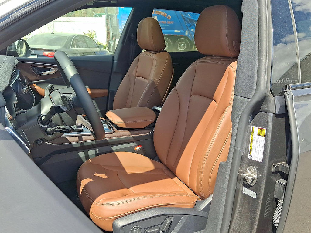 Thumbnail: 2025 Audi Q8 - 10