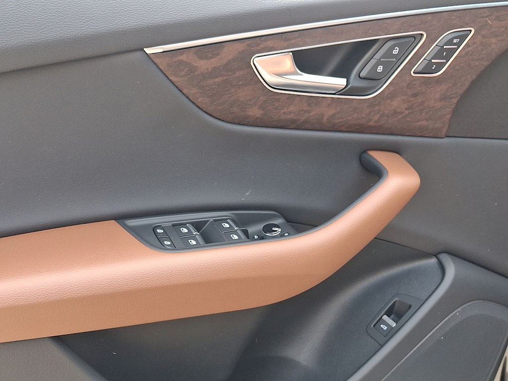 Thumbnail: 2025 Audi Q8 - 19