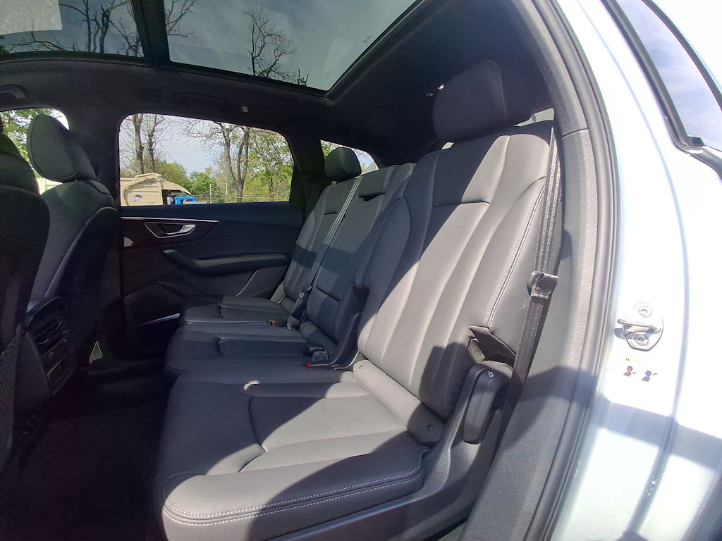 Thumbnail: 2026 Audi Q7 - 11