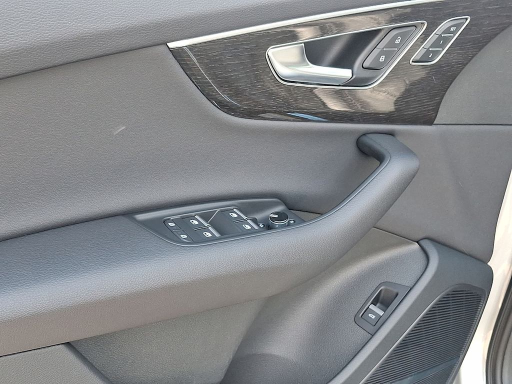 Thumbnail: 2026 Audi Q7 - 20