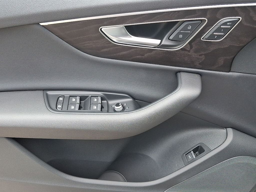 Thumbnail: 2023 Audi Q7 - 23
