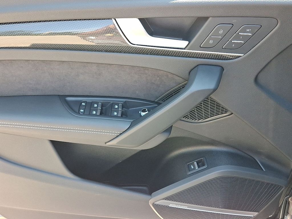 Thumbnail: 2024 Audi SQ5 - 25