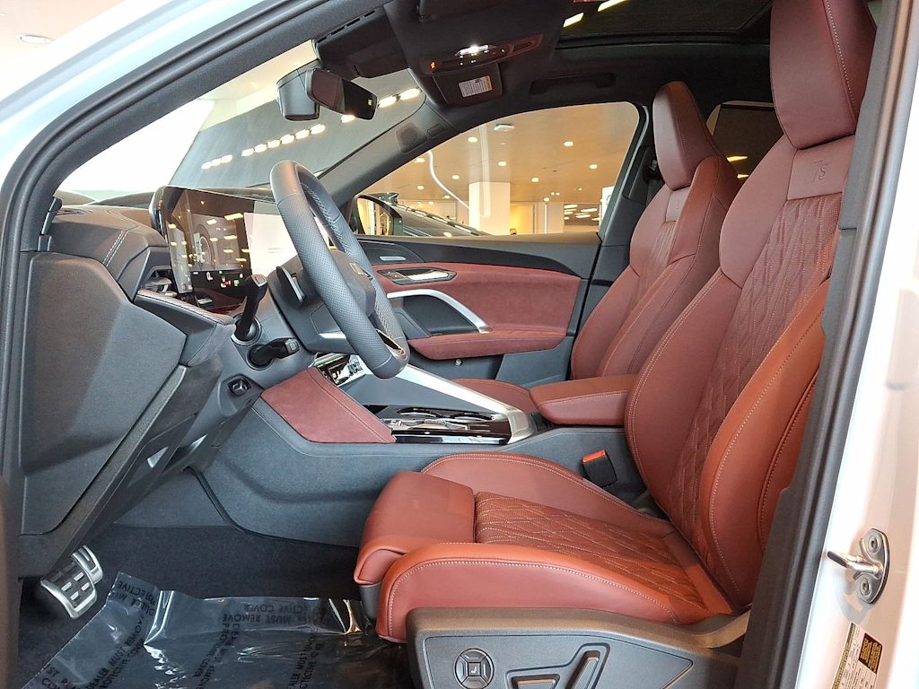 Thumbnail: 2026 Audi SQ5 - 9