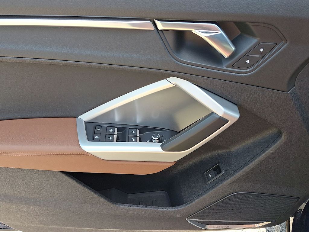 Thumbnail: 2019 Audi Q3 - 23