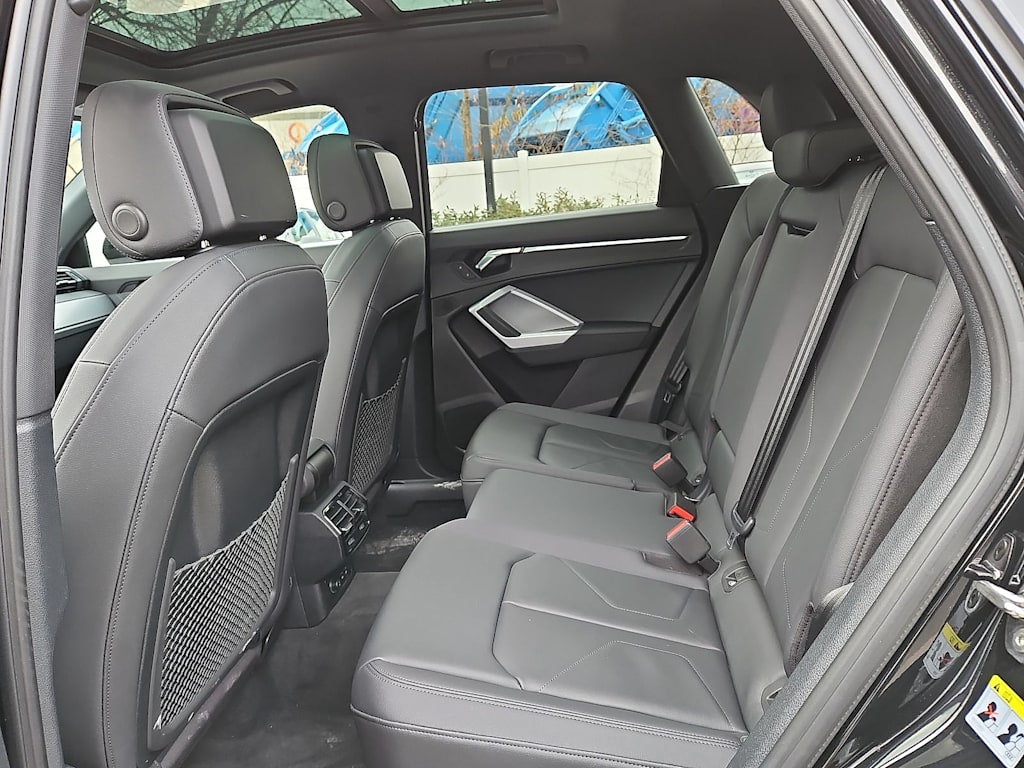 Thumbnail: 2022 Audi Q3 - 11