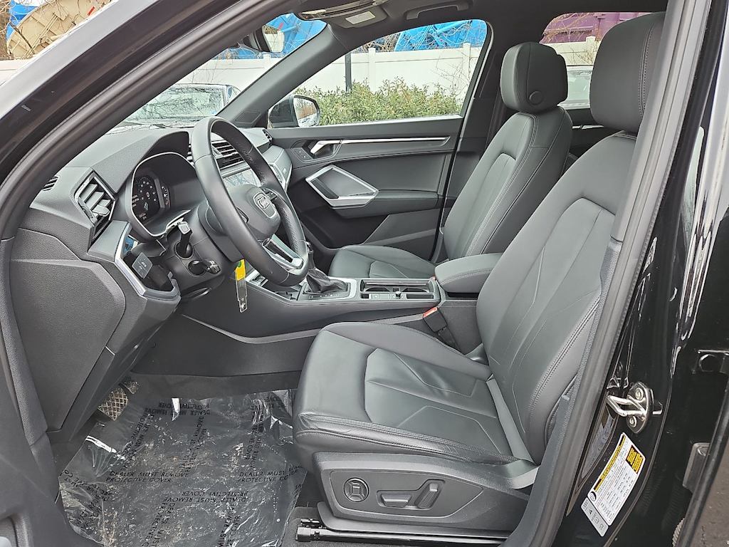 Thumbnail: 2022 Audi Q3 - 10