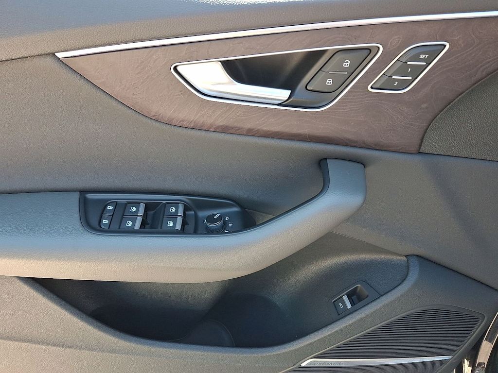 Thumbnail: 2019 Audi Q8 - 24