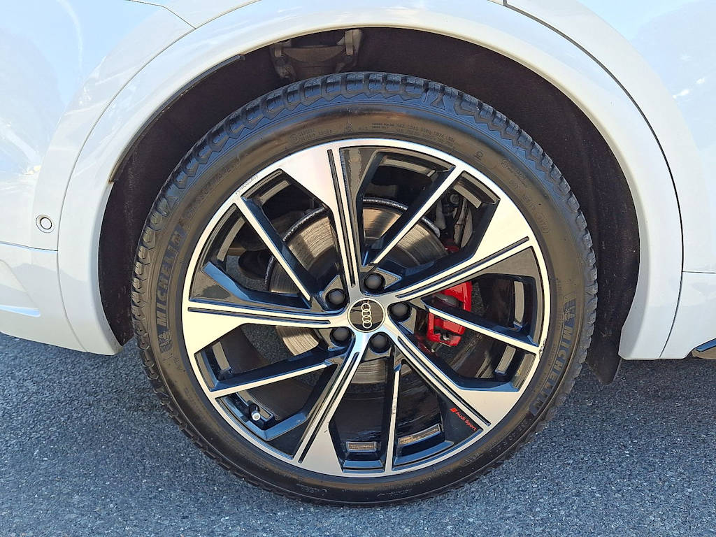 Thumbnail: 2024 Audi SQ5 - 8