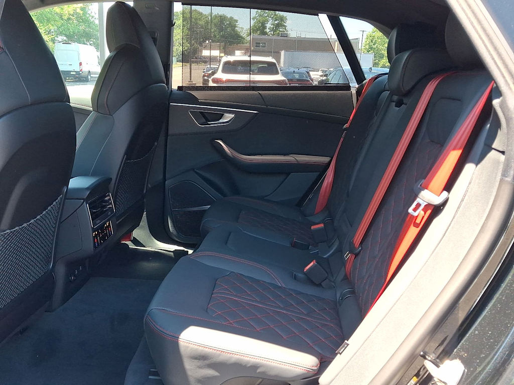 Thumbnail: 2026 Audi SQ8 - 24