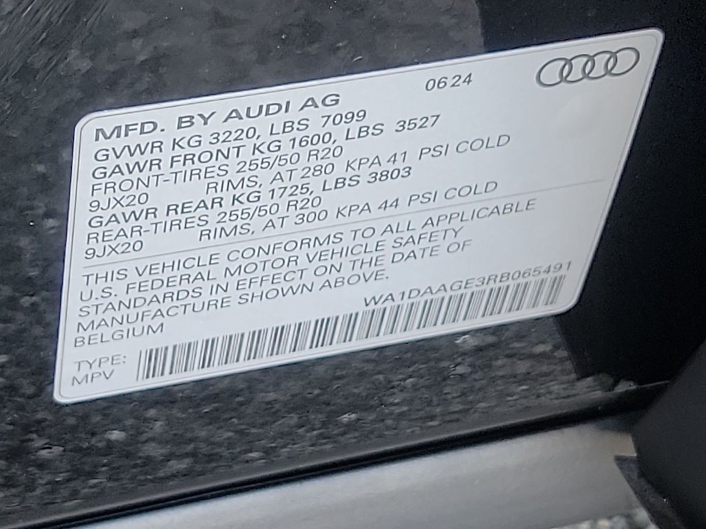 2024 Audi Q8 e-tron Prestige 10