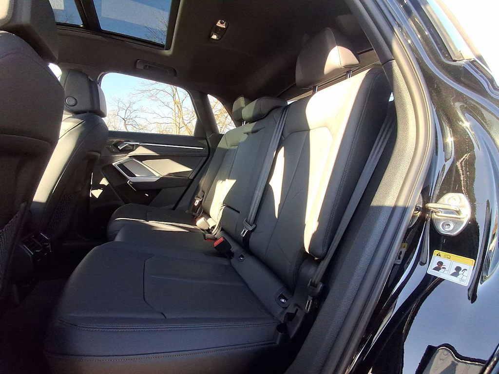 Thumbnail: 2025 Audi Q3 - 10