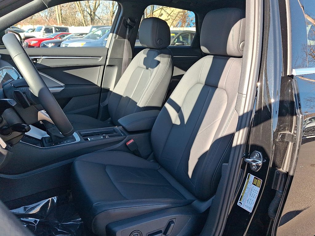 Thumbnail: 2025 Audi Q3 - 9