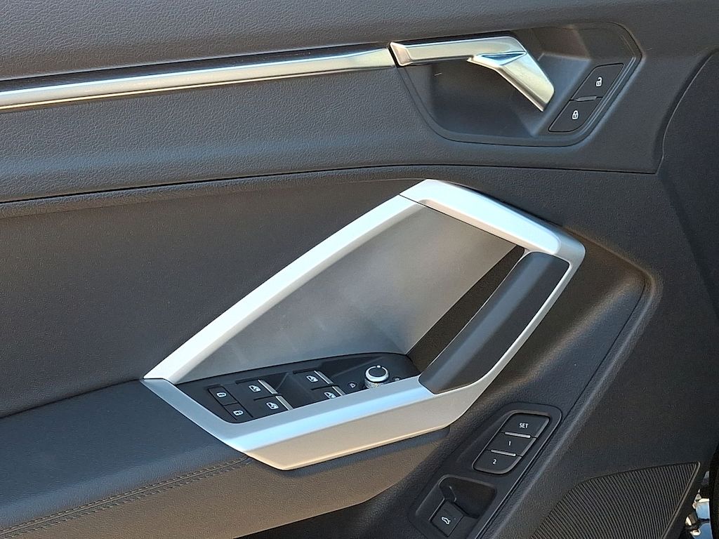 Thumbnail: 2025 Audi Q3 - 18