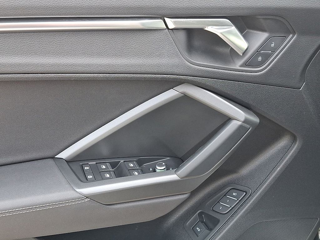 Thumbnail: 2023 Audi Q3 - 19