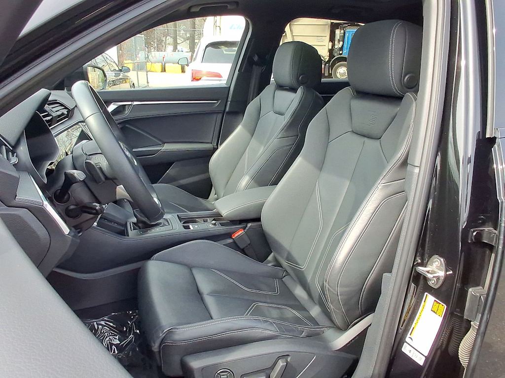 Thumbnail: 2023 Audi Q3 - 10