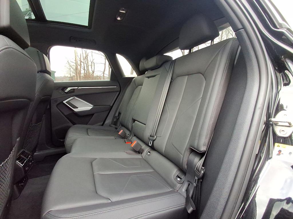 Thumbnail: 2023 Audi Q3 - 11