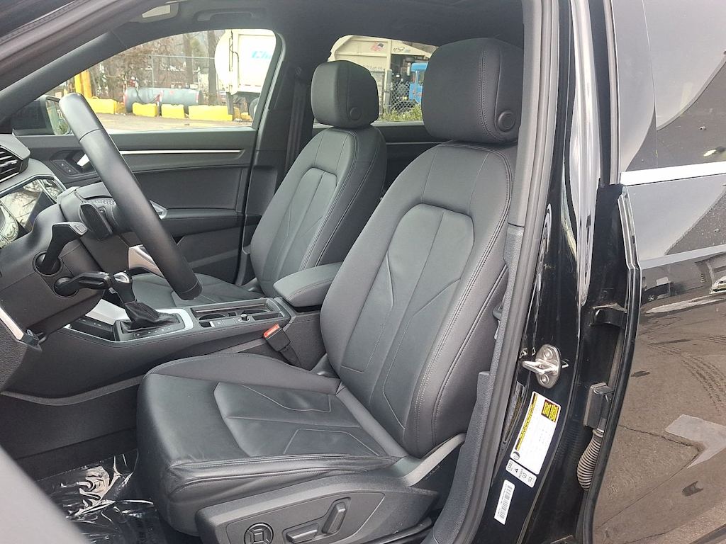 Thumbnail: 2023 Audi Q3 - 10