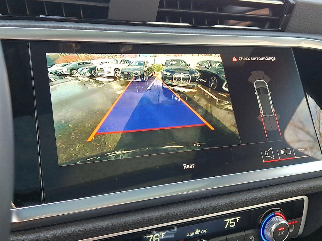 Thumbnail: 2025 Audi Q3 - 21