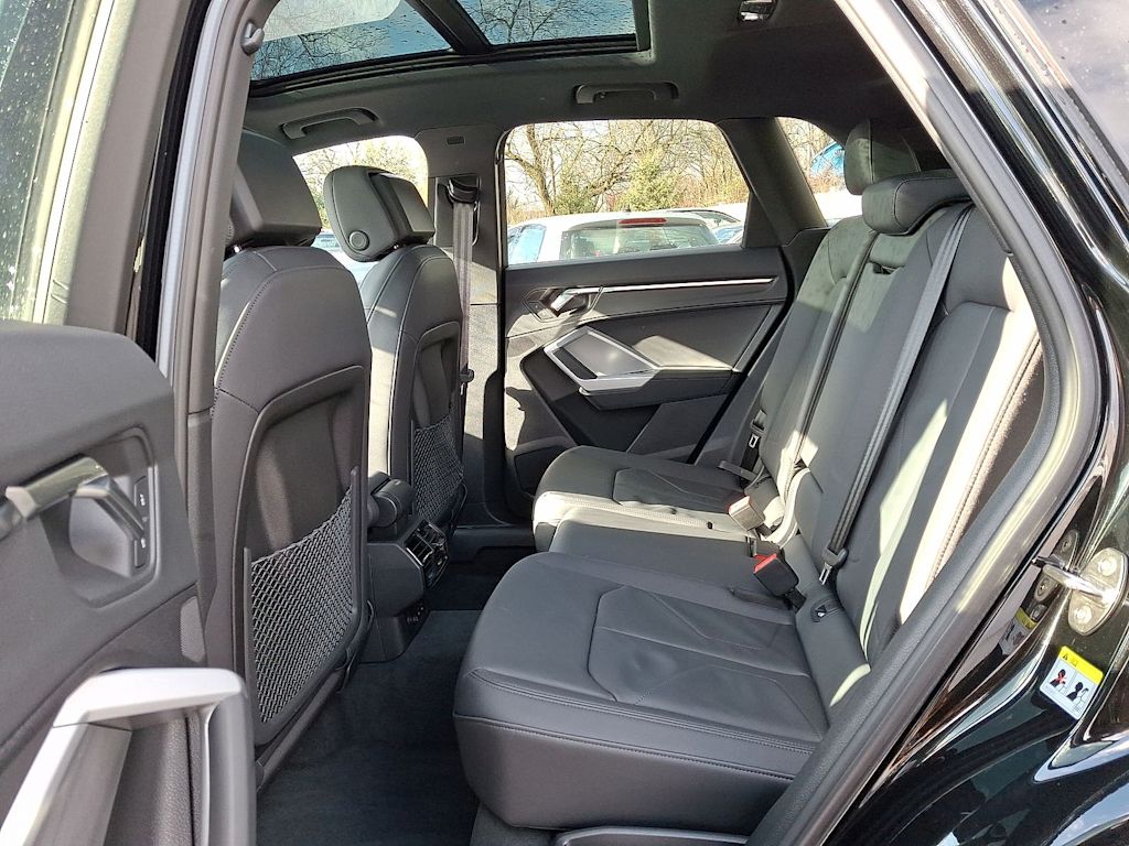 Thumbnail: 2025 Audi Q3 - 11