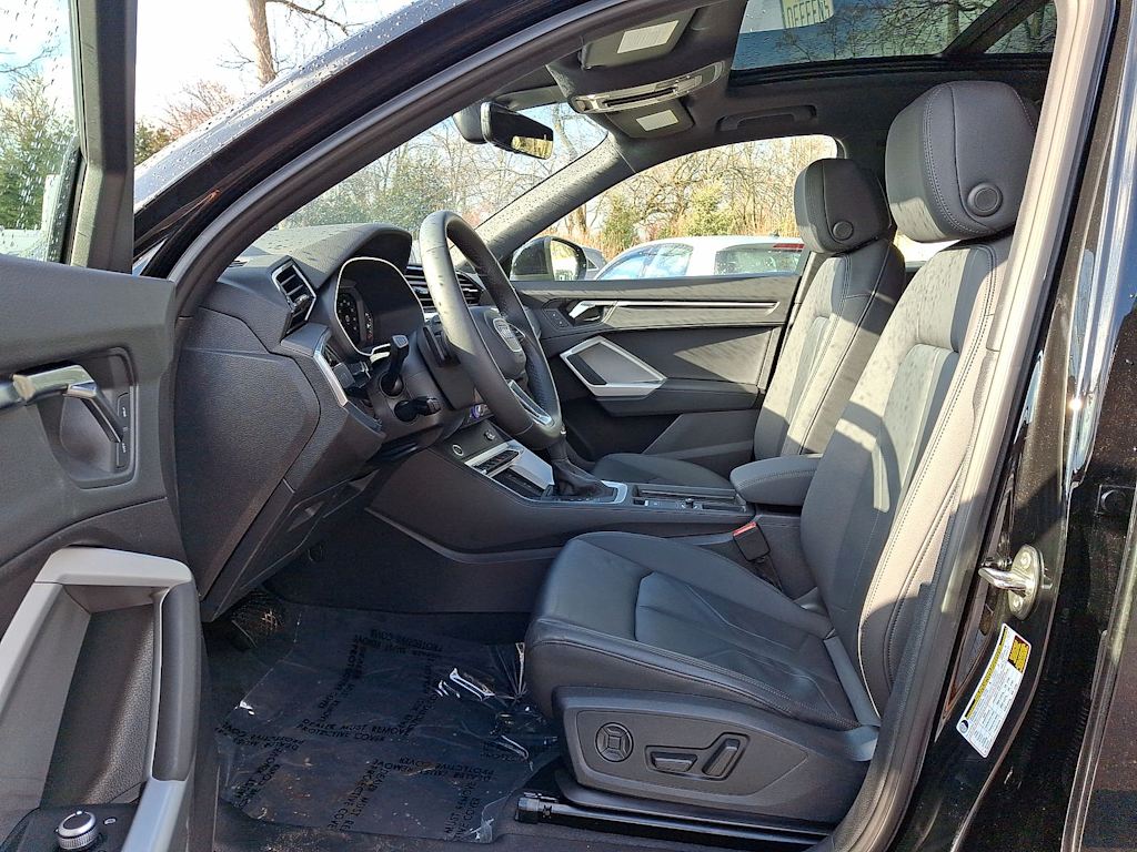 Thumbnail: 2025 Audi Q3 - 10