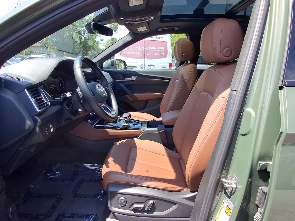 Thumbnail: 2023 Audi Q5 - 10