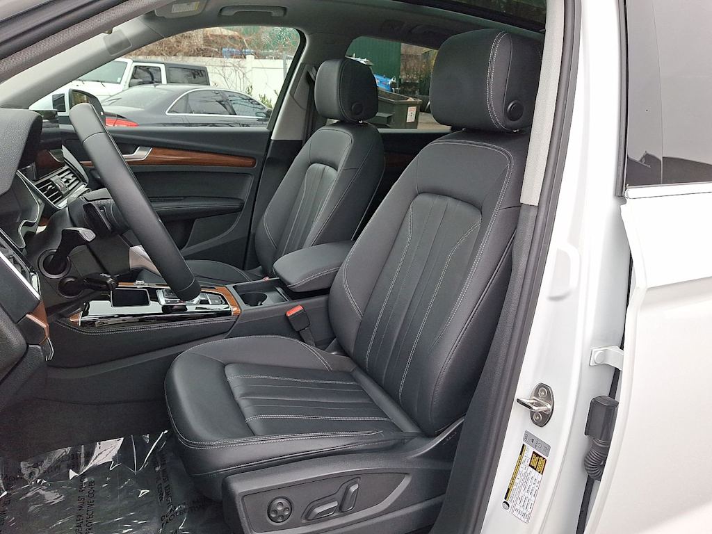 Thumbnail: 2023 Audi Q5 - 10