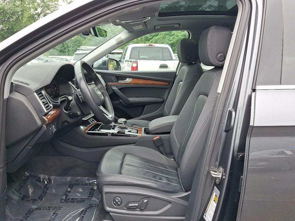 Thumbnail: 2023 Audi Q5 - 10