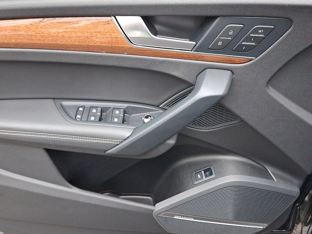 Thumbnail: 2023 Audi Q5 - 23