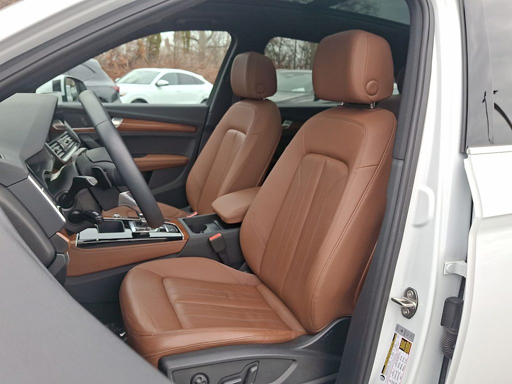 Thumbnail: 2023 Audi Q5 - 10