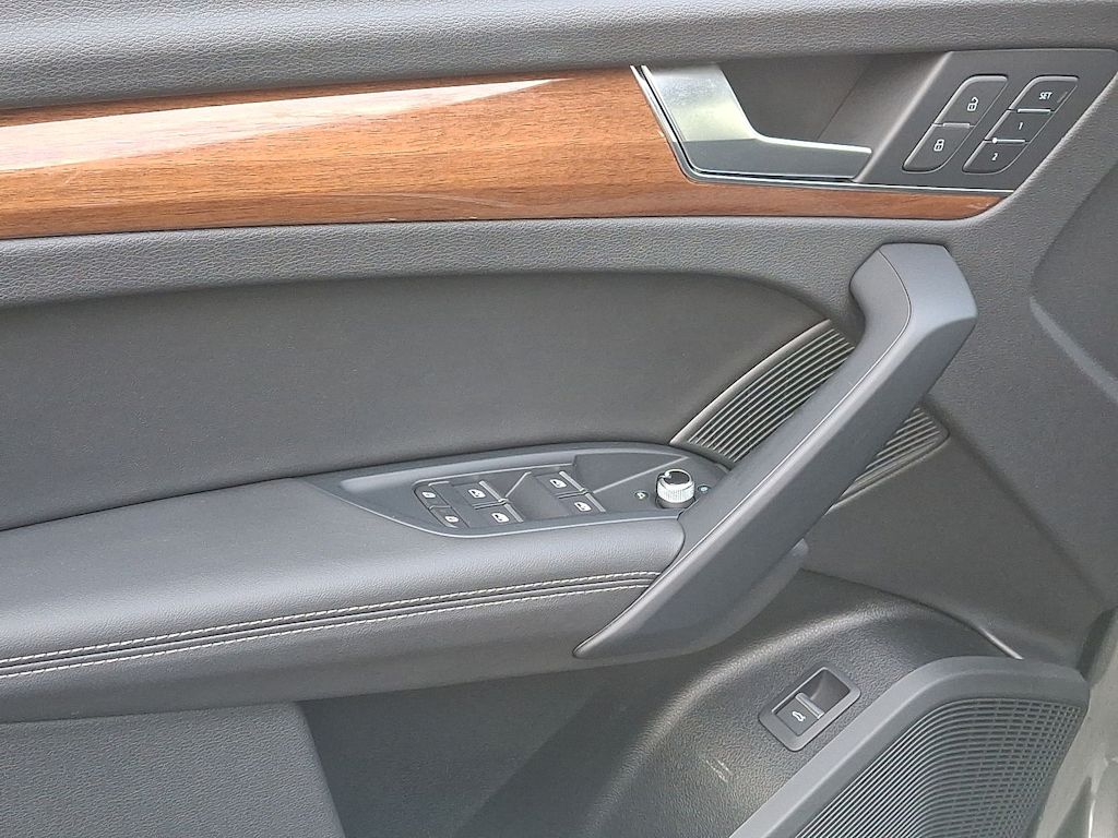 Thumbnail: 2023 Audi Q5 - 14