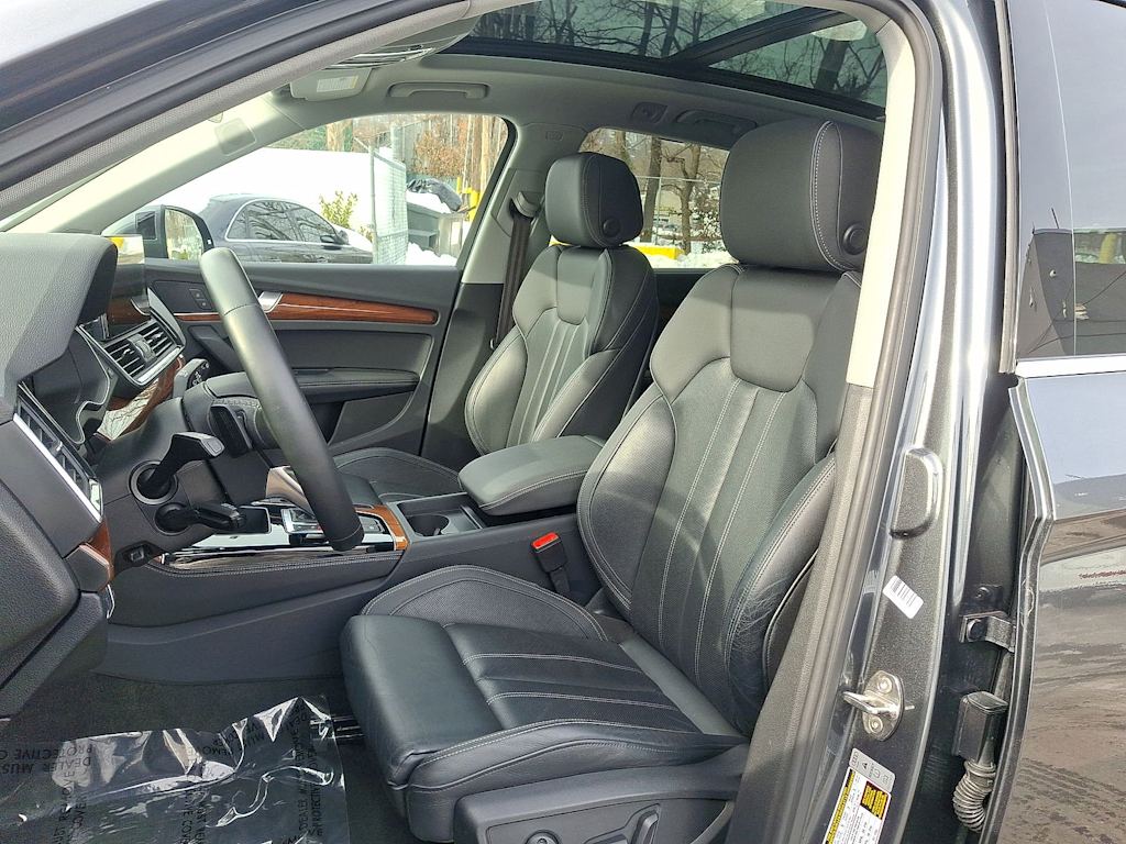 Thumbnail: 2023 Audi Q5 - 10