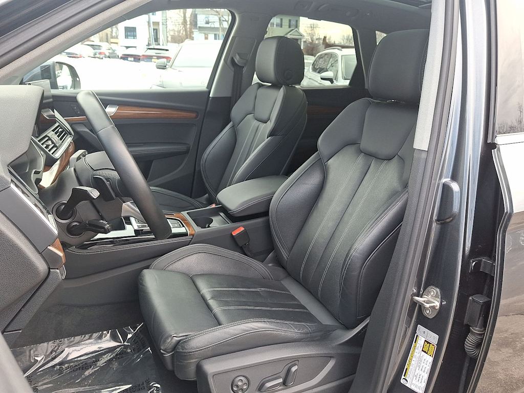 Thumbnail: 2023 Audi Q5 - 10