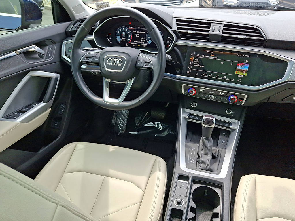 Thumbnail: 2023 Audi Q3 - 9