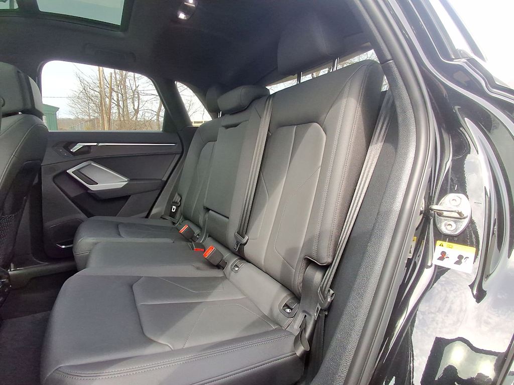 Thumbnail: 2021 Audi Q3 - 11