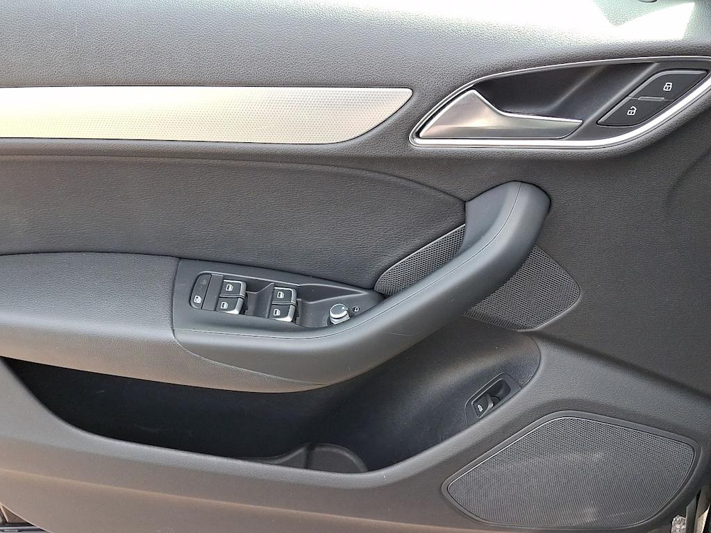 Thumbnail: 2015 Audi Q3 - 24