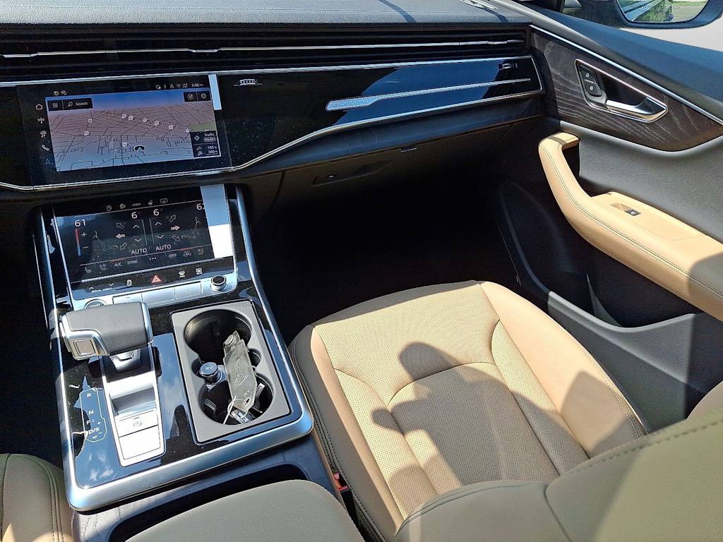 Thumbnail: 2026 Audi Q8 - 13