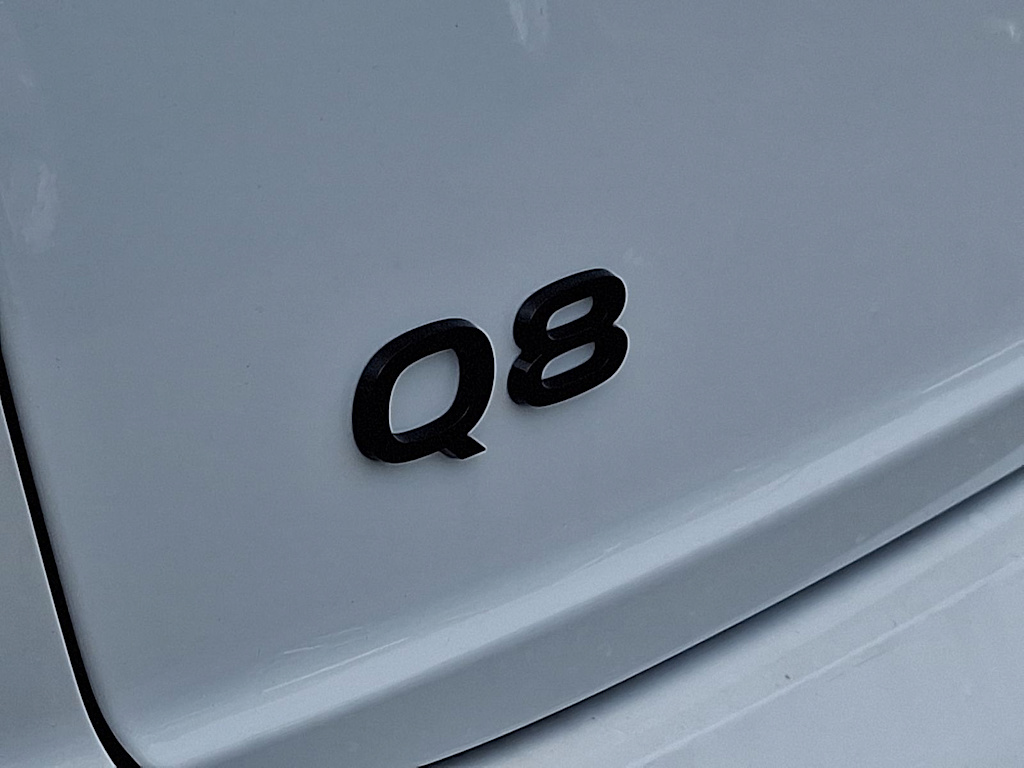 Thumbnail: 2026 Audi Q8 - 7