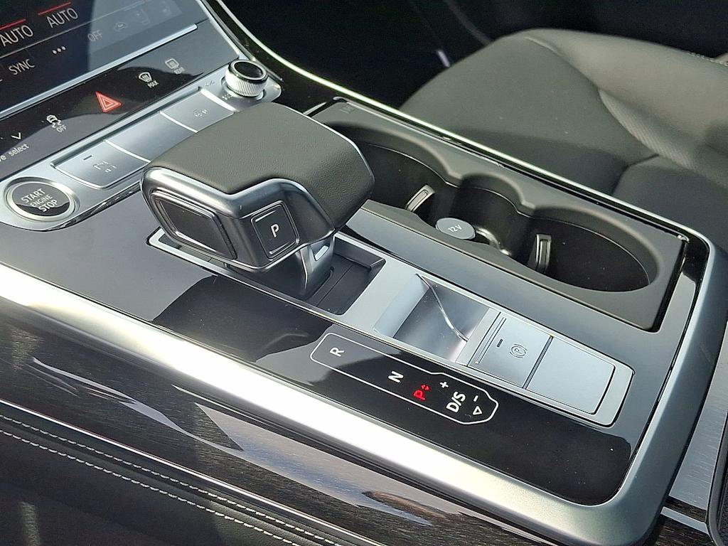 Thumbnail: 2026 Audi Q8 - 9