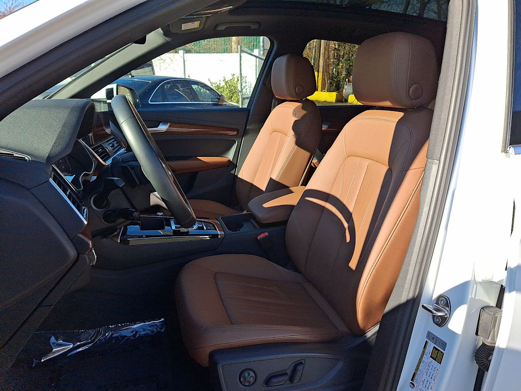 Thumbnail: 2023 Audi Q5 - 10