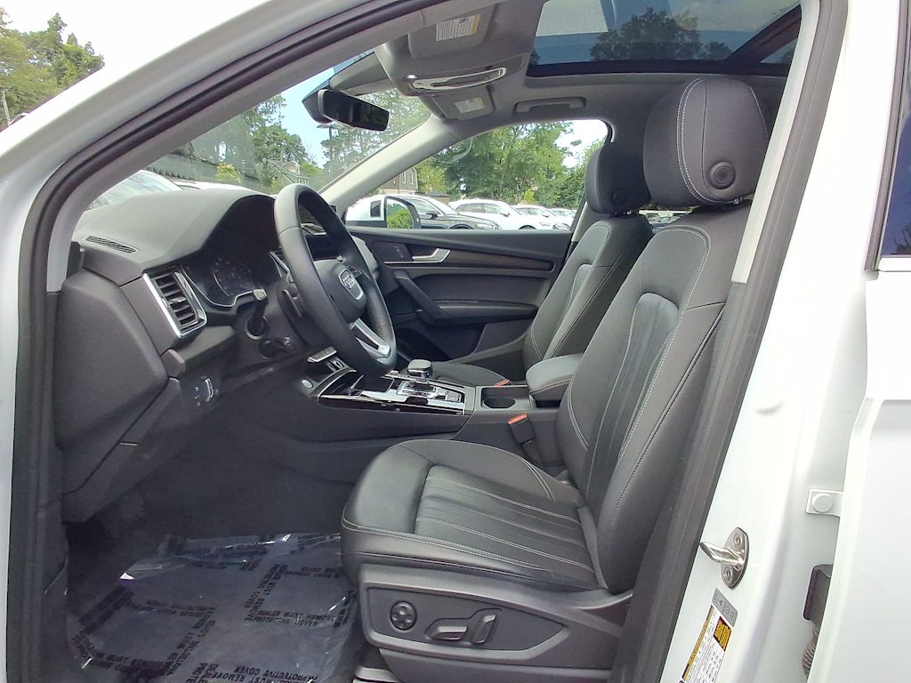 Thumbnail: 2023 Audi Q5 - 10