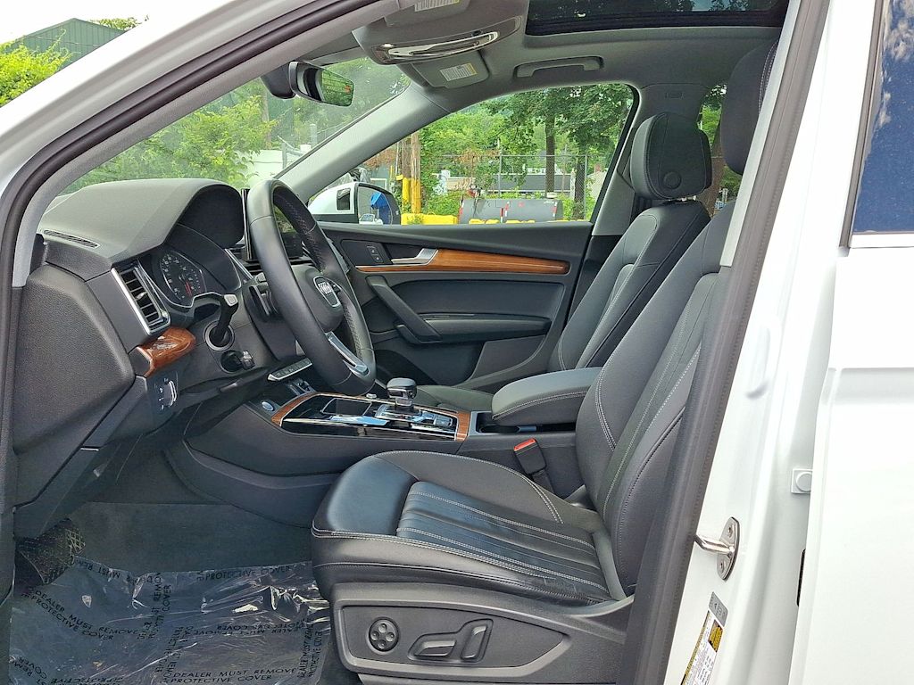 Thumbnail: 2023 Audi Q5 - 10